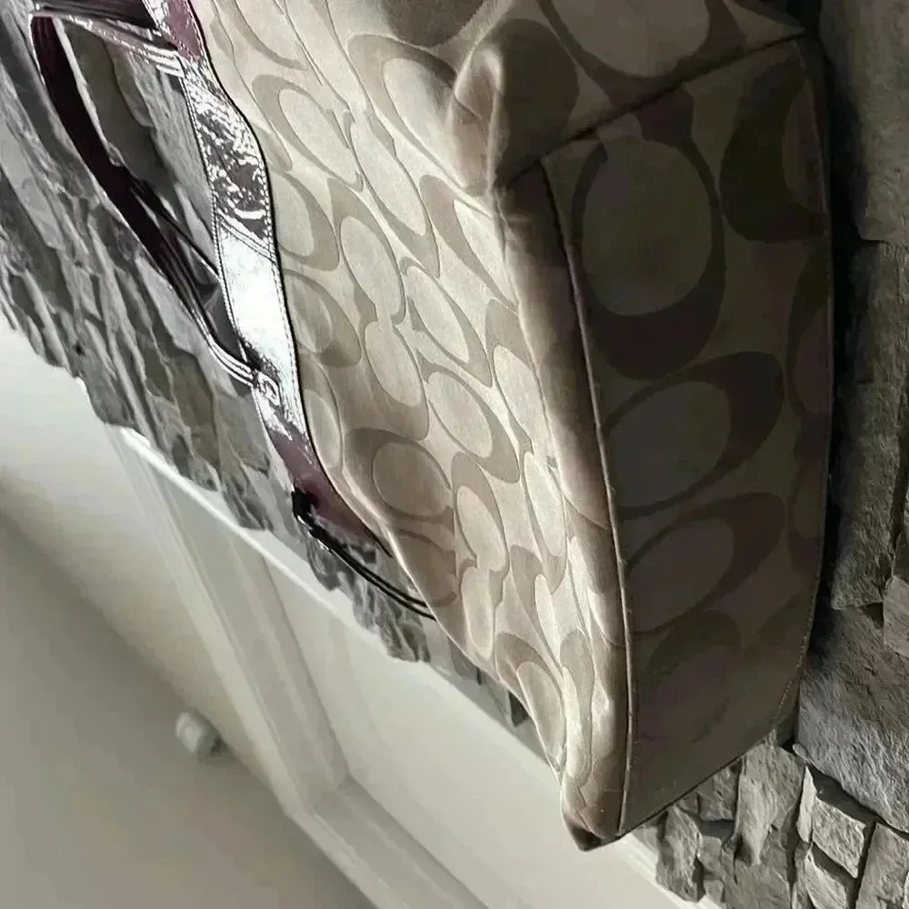 Like new Coach Laura Signature Tote Bag Purse Khaki/berry F18335 - Picture 3 of 6